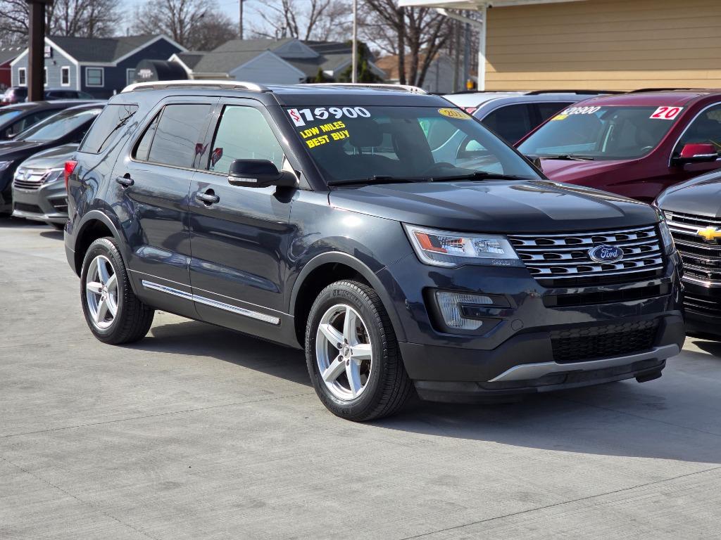 2017 Ford Explorer XLT photo