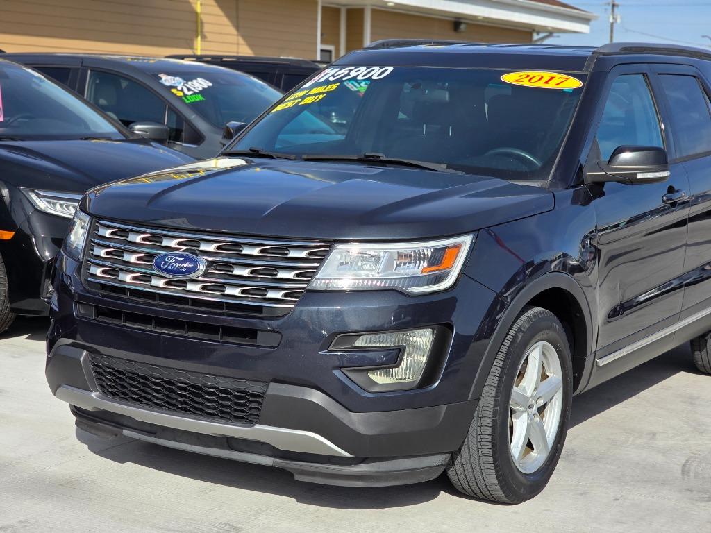2017 Ford Explorer XLT photo