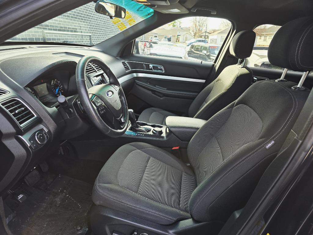 2017 Ford Explorer XLT photo