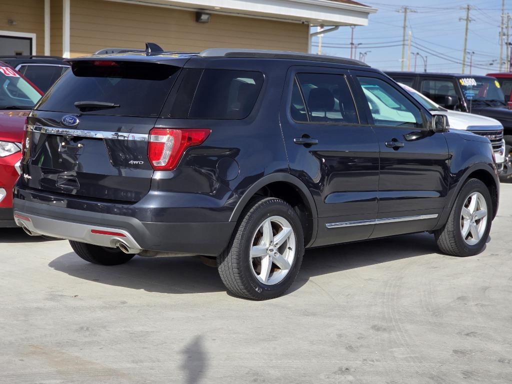 2017 Ford Explorer XLT photo