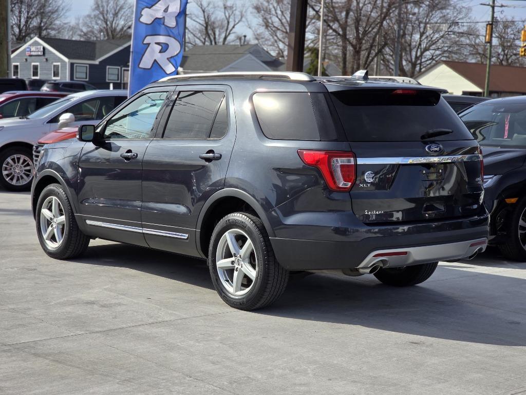 2017 Ford Explorer XLT photo