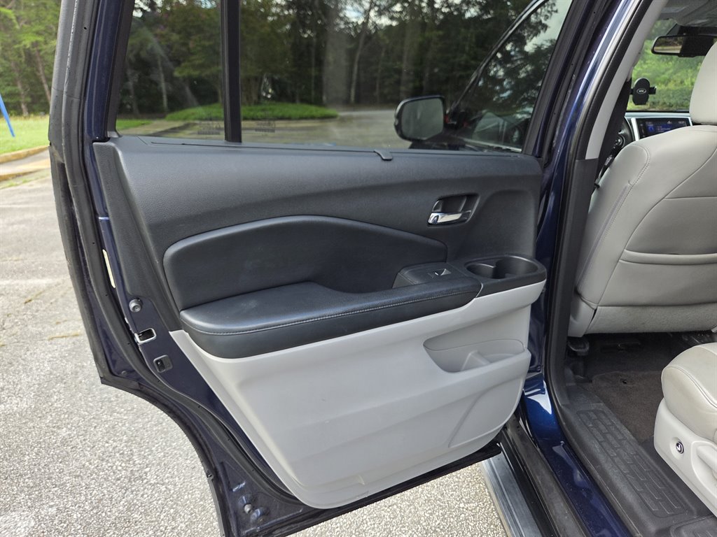 2016 Honda Pilot - $17,999