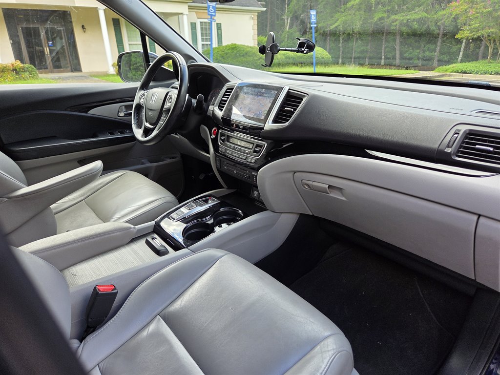 2016 Honda Pilot - $17,999