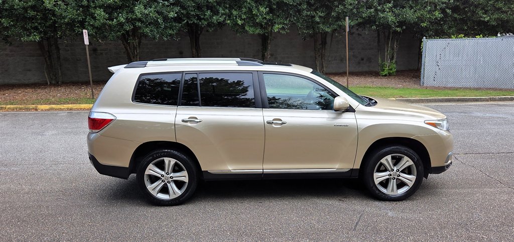 2012 Toyota Highlander - $11,999