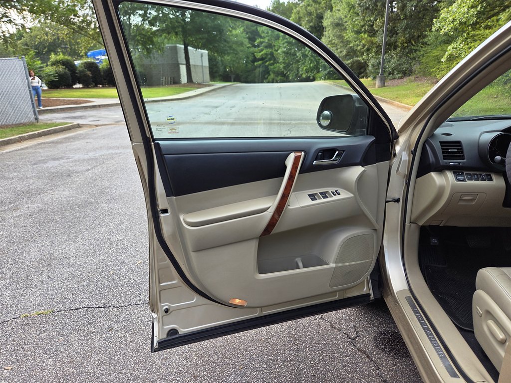 2012 Toyota Highlander - $11,999