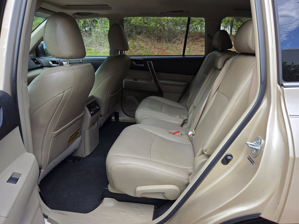 2012 Toyota Highlander - $11,999