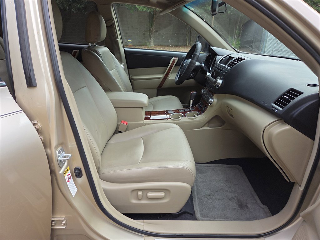 2012 Toyota Highlander - $11,999