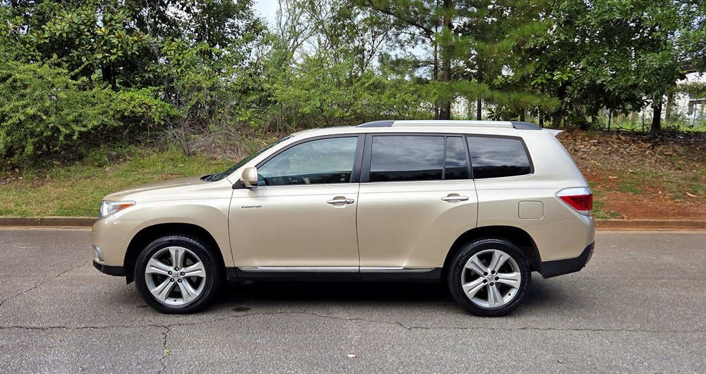 2012 Toyota Highlander - $11,999