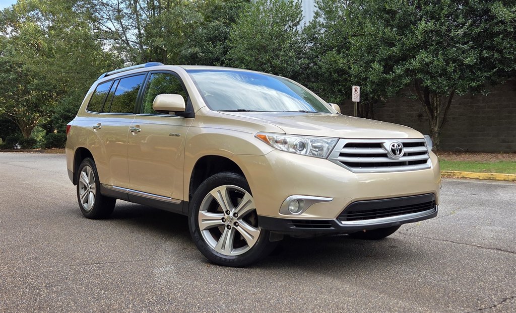 2012 Toyota Highlander - $11,999