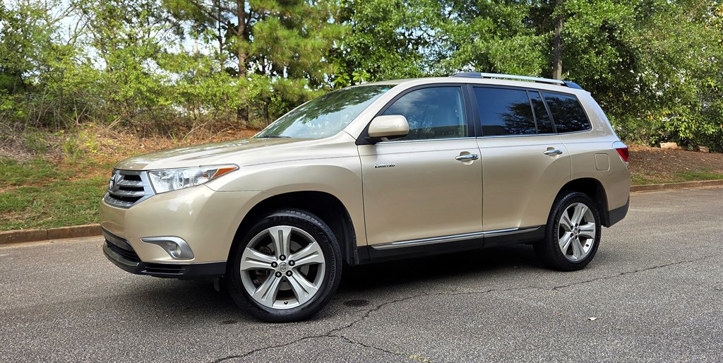 2012 Toyota Highlander - $11,999