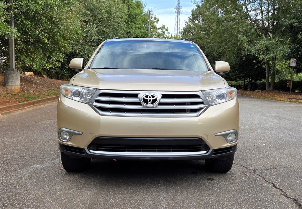2012 Toyota Highlander - $11,999