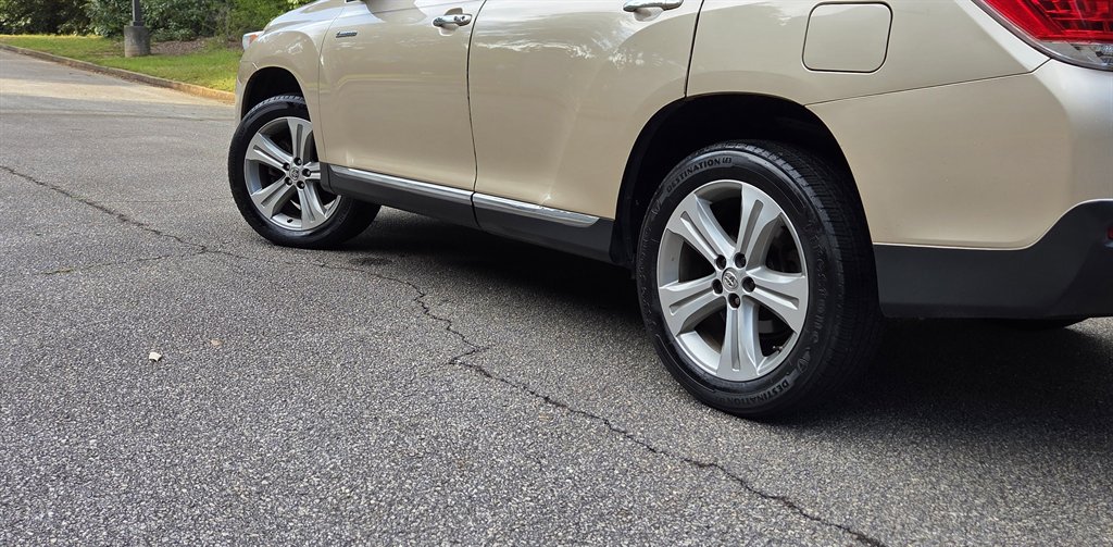 2012 Toyota Highlander - $11,999