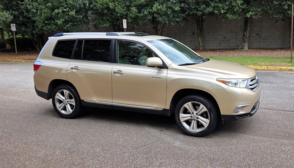 2012 Toyota Highlander - $11,999