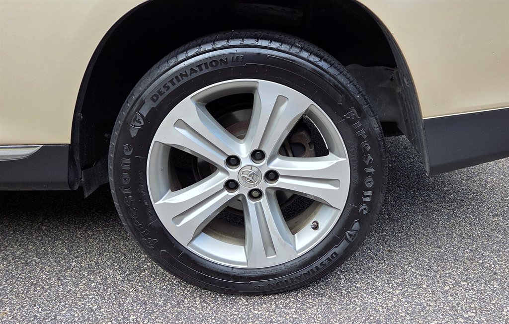 2012 Toyota Highlander - $11,999