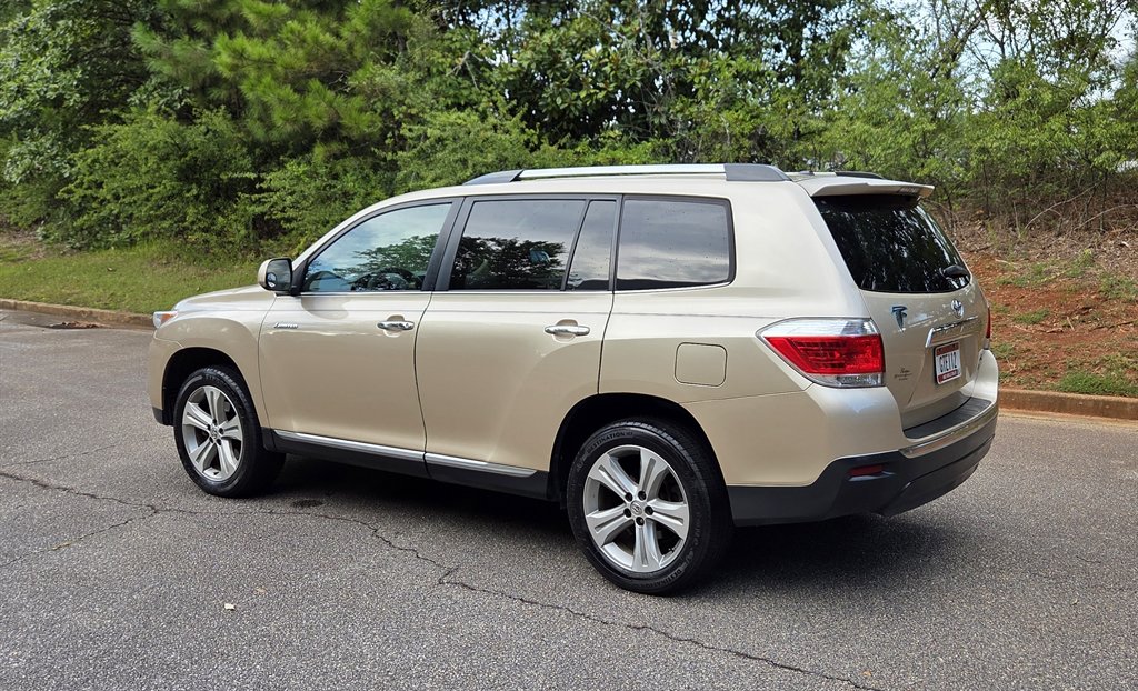 2012 Toyota Highlander - $11,999