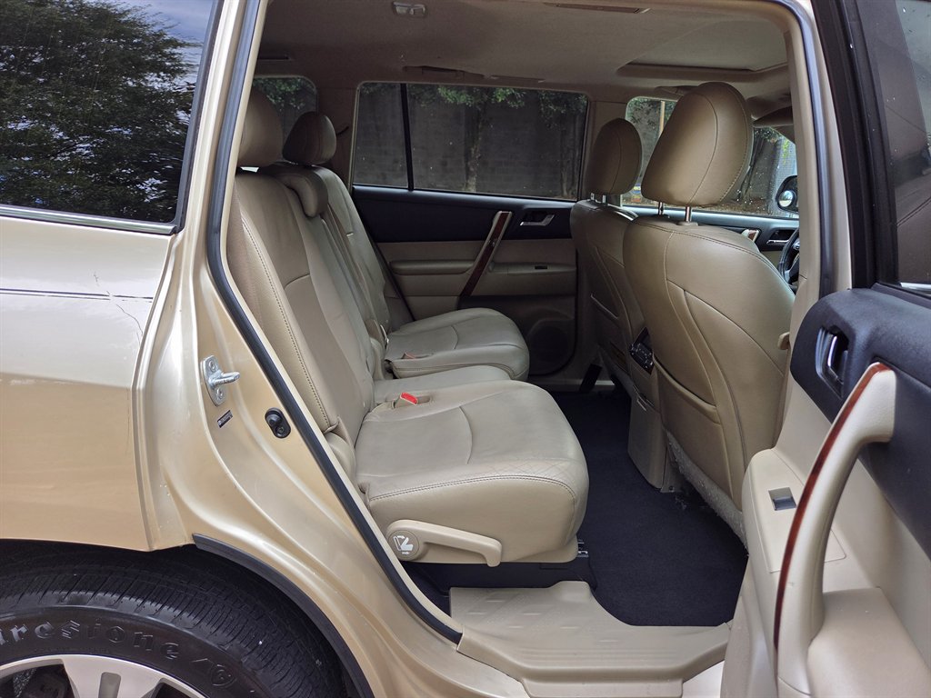 2012 Toyota Highlander - $11,999