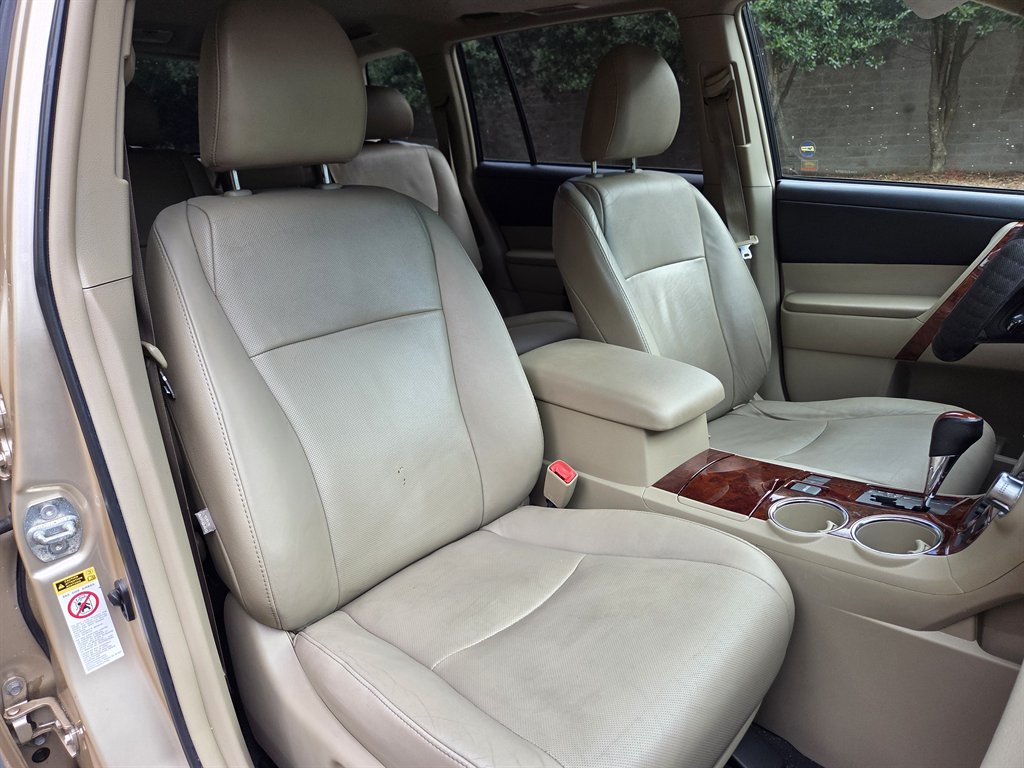 2012 Toyota Highlander - $11,999