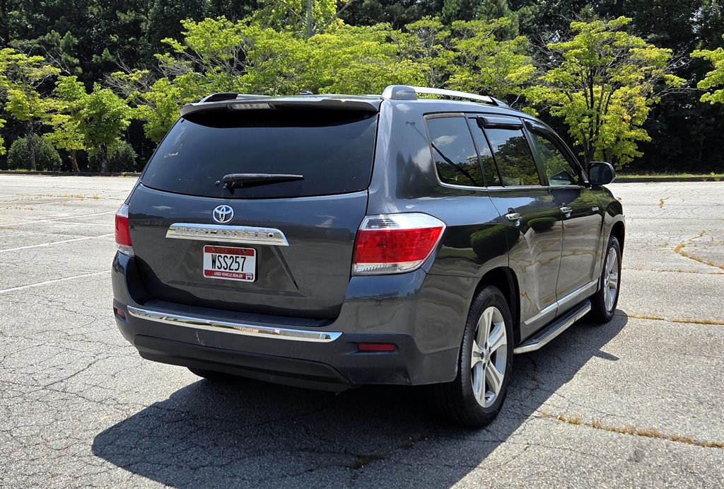2013 Toyota Highlander - $17,999