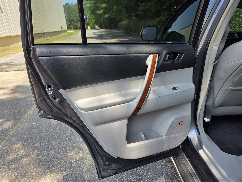 2013 Toyota Highlander - $17,999