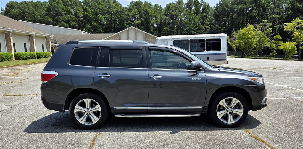 2013 Toyota Highlander - $17,999