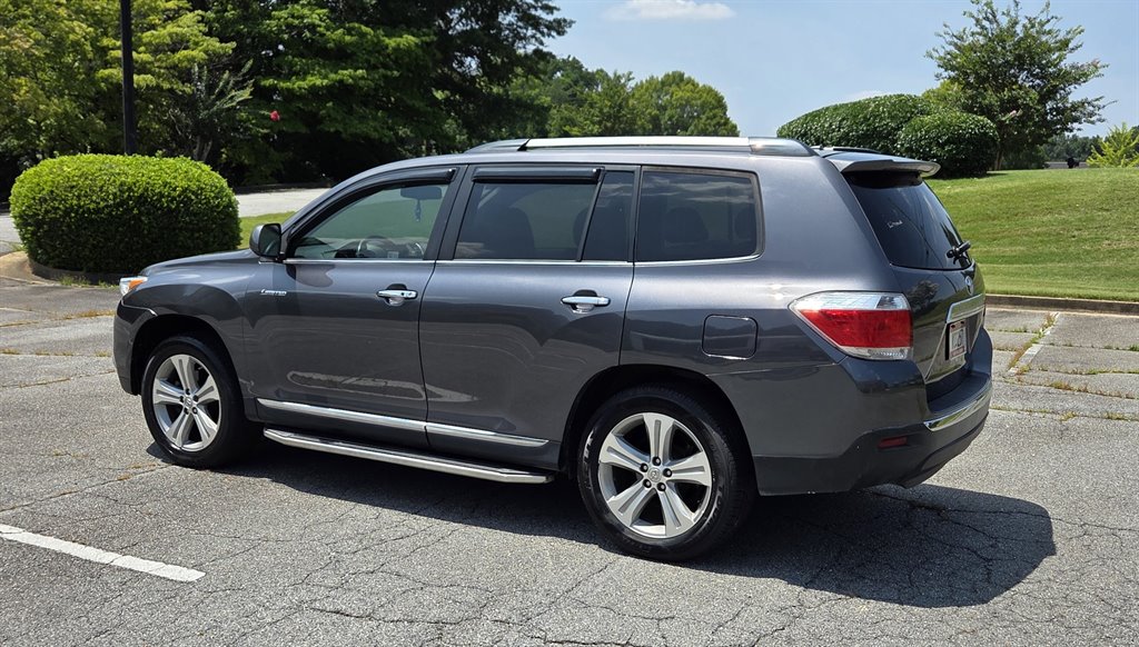 2013 Toyota Highlander - $17,999