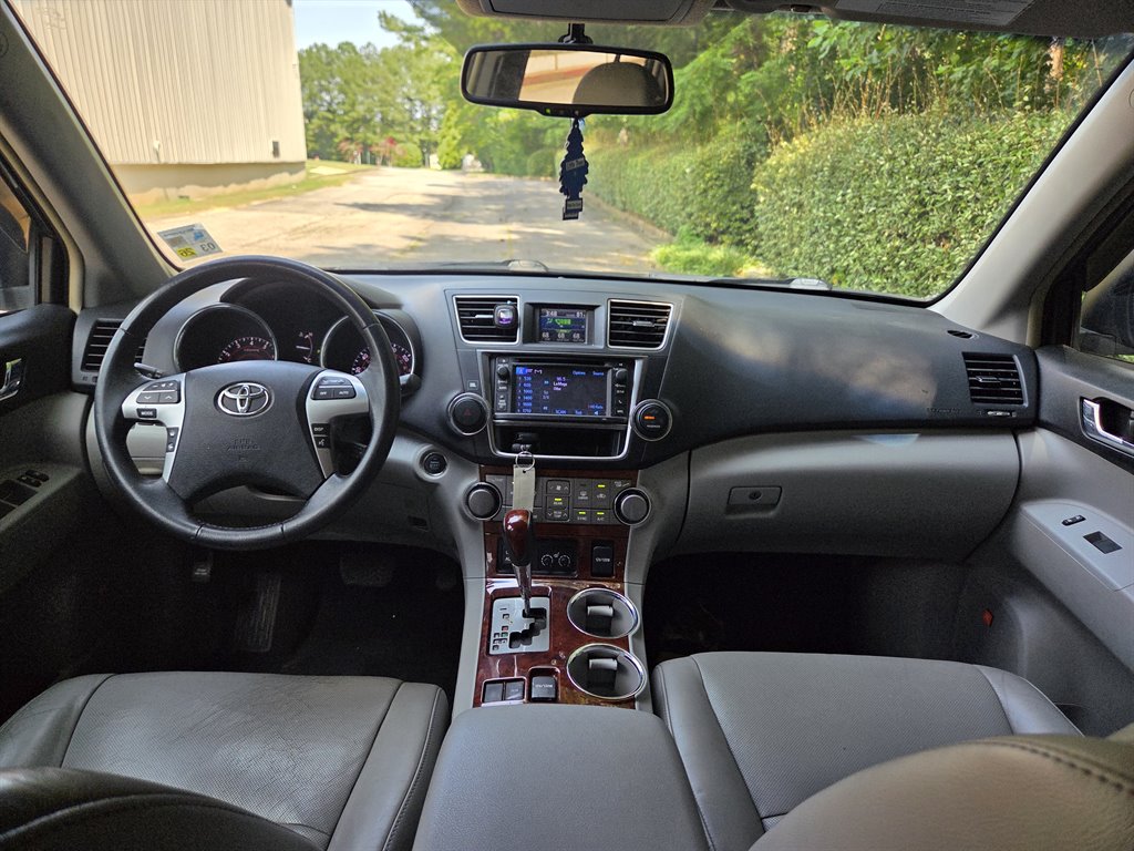 2013 Toyota Highlander - $17,999