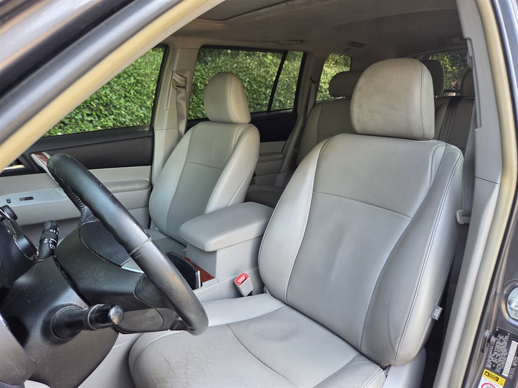 2013 Toyota Highlander - $17,999