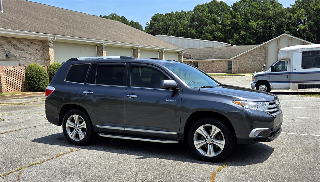 2013 Toyota Highlander - $17,999