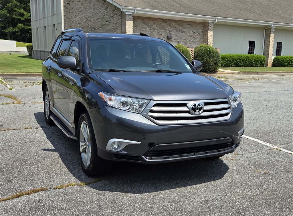 2013 Toyota Highlander - $17,999