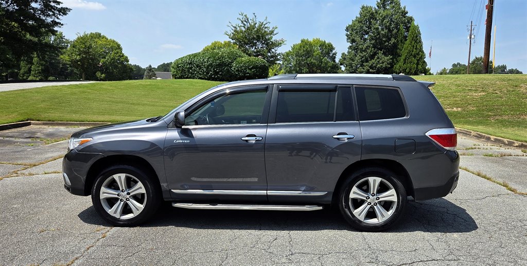 2013 Toyota Highlander - $17,999