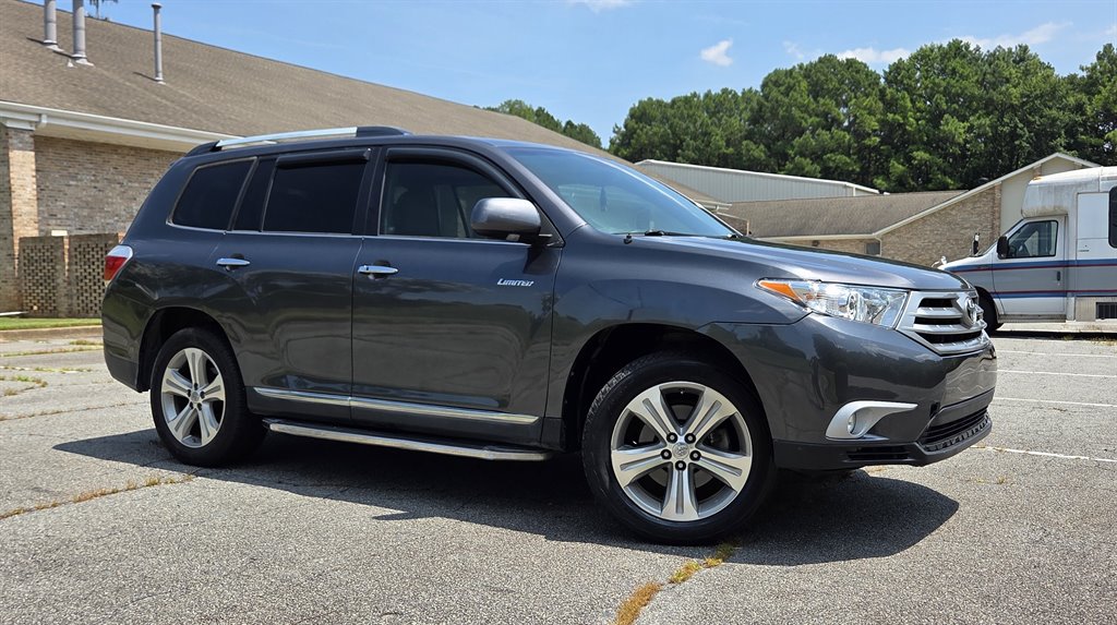 2013 Toyota Highlander - $17,999
