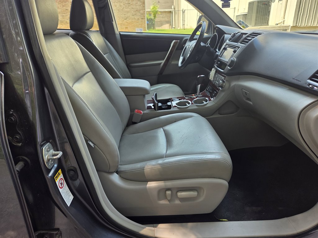 2013 Toyota Highlander - $17,999