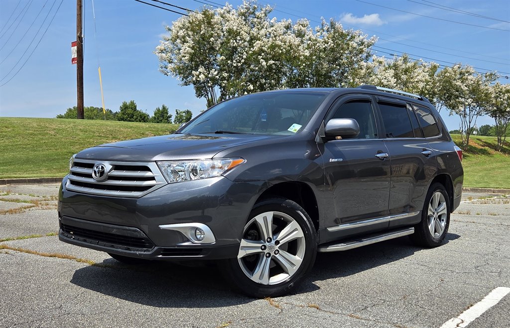 2013 Toyota Highlander - $17,999