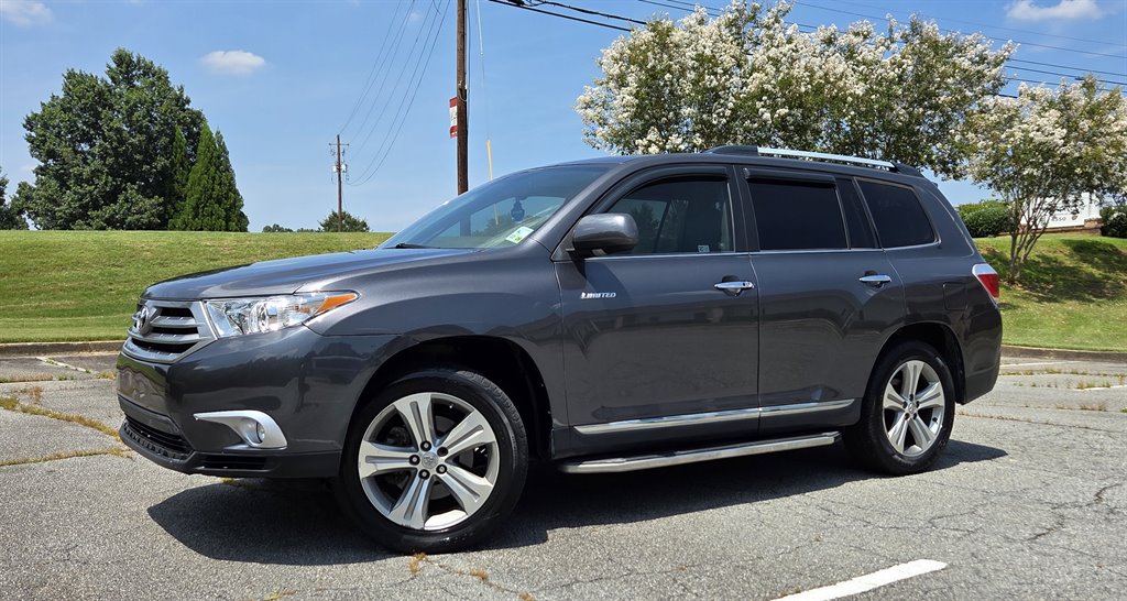 2013 Toyota Highlander - $17,999