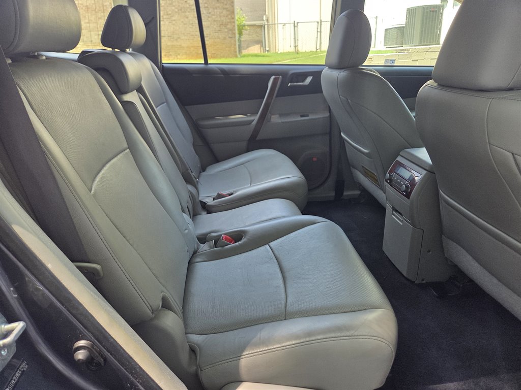 2013 Toyota Highlander - $17,999