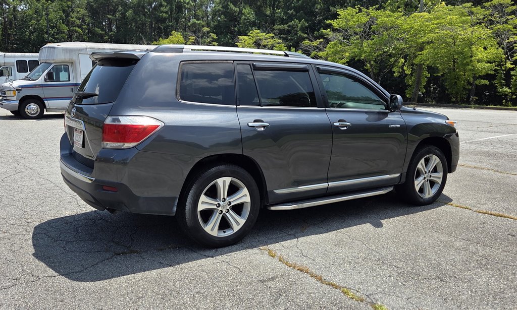 2013 Toyota Highlander - $17,999