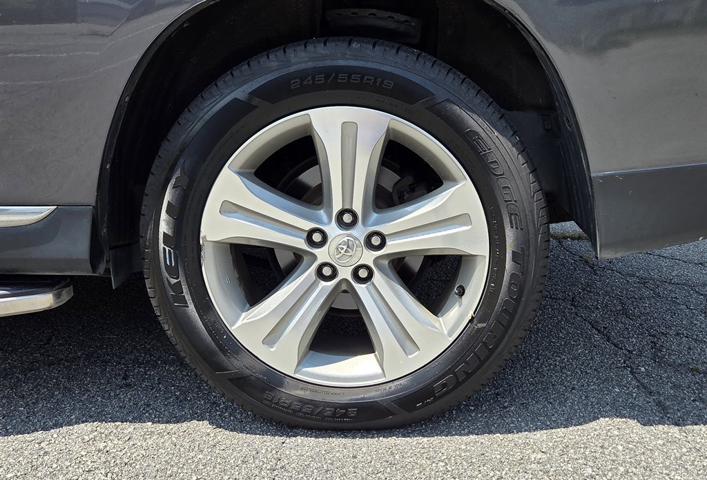 2013 Toyota Highlander - $17,999