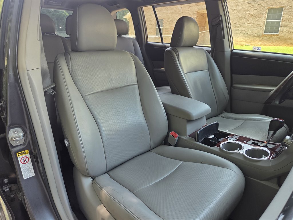 2013 Toyota Highlander - $17,999