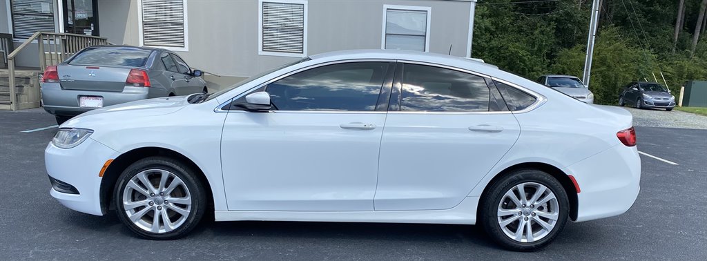 2017 Chrysler 200 LX