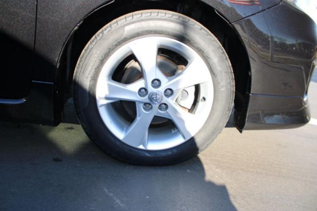 2013 Toyota Corolla L photo