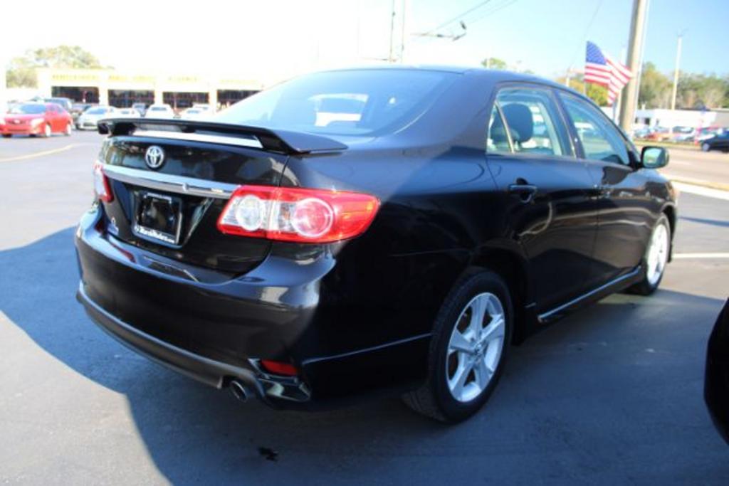 2013 Toyota Corolla L photo