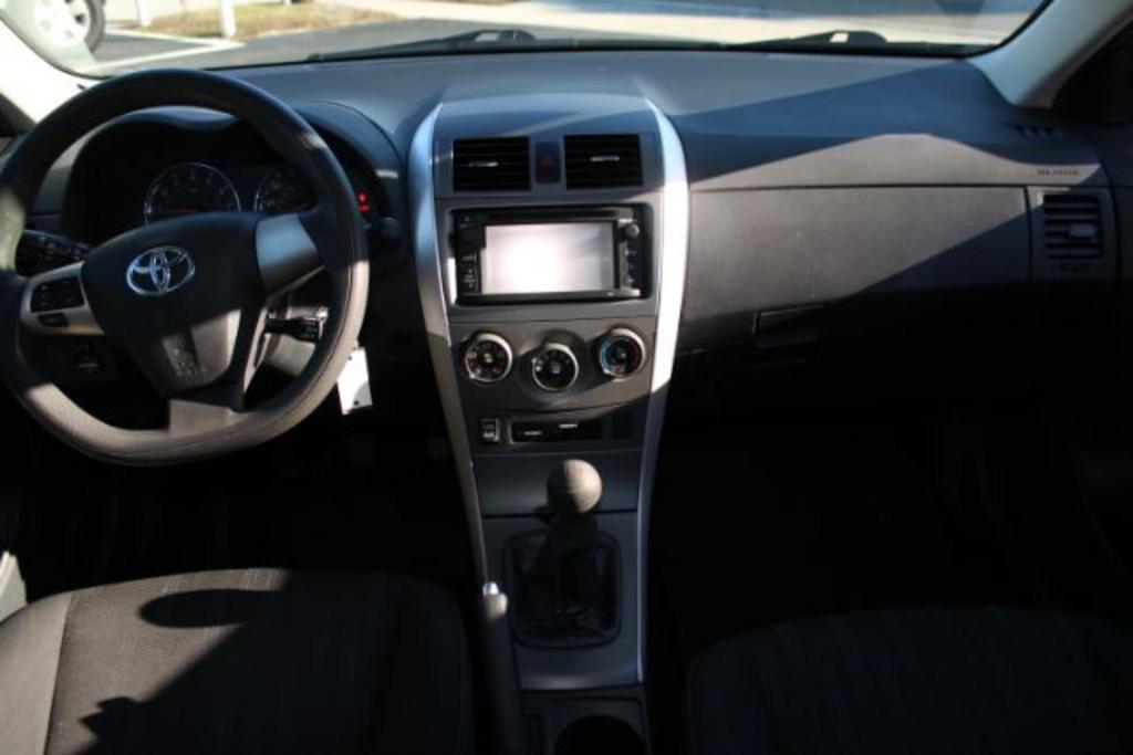 2013 Toyota Corolla L photo