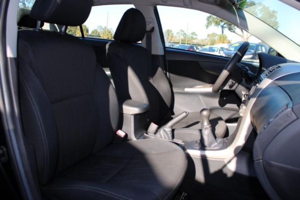 2013 Toyota Corolla L photo