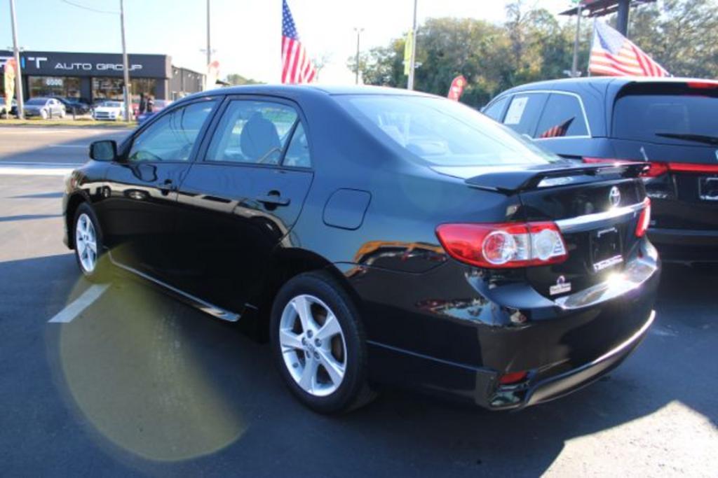 2013 Toyota Corolla L photo