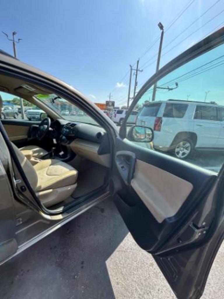 2011 Toyota RAV4 photo
