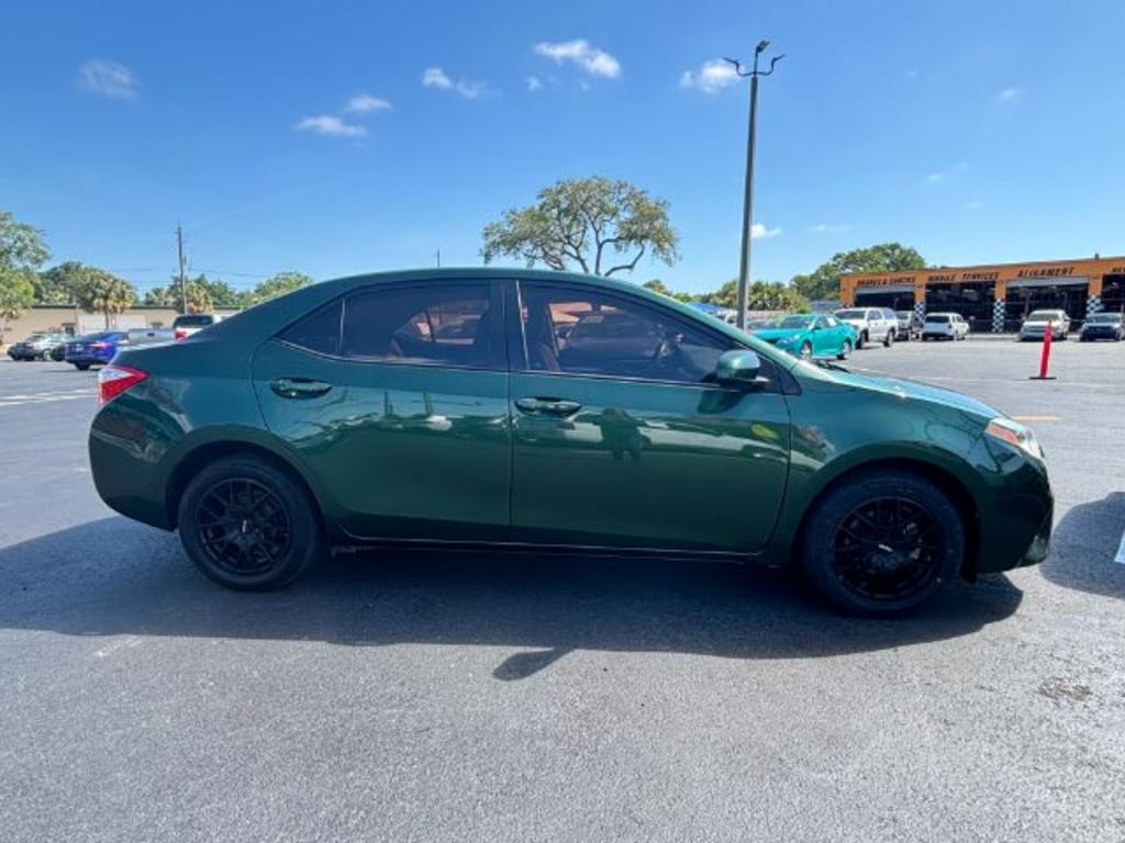 2015 Toyota Corolla LE photo