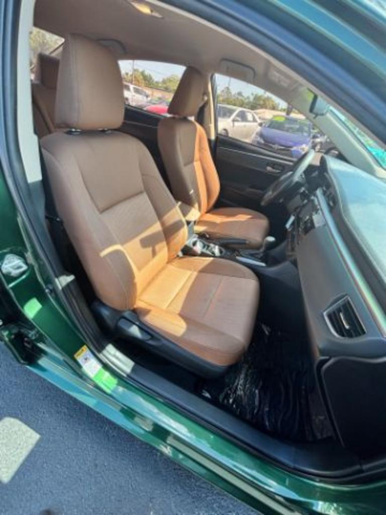 2015 Toyota Corolla LE photo