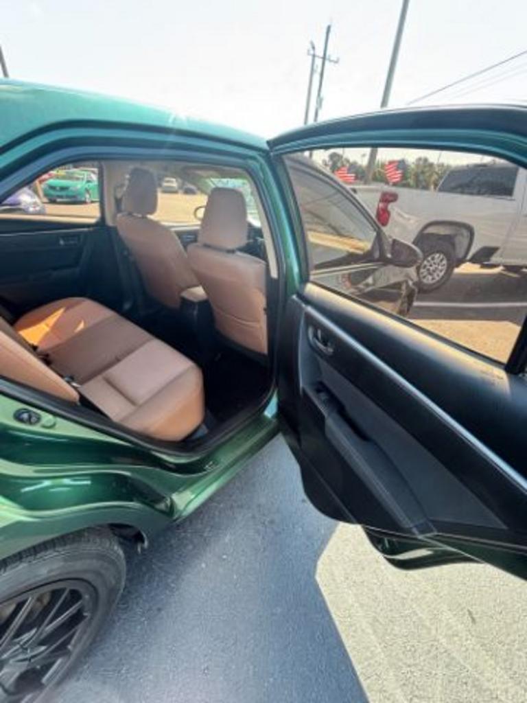 2015 Toyota Corolla LE photo