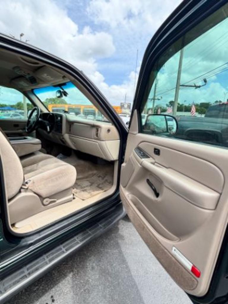 2004 Chevrolet Tahoe LS photo