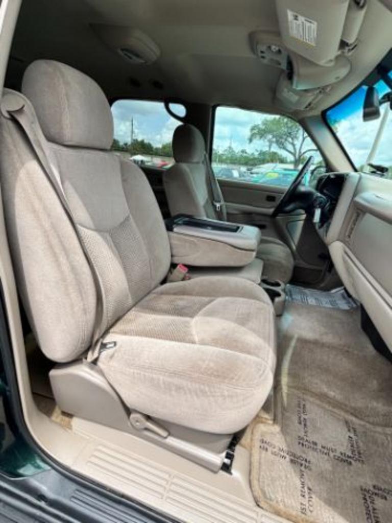 2004 Chevrolet Tahoe LS photo